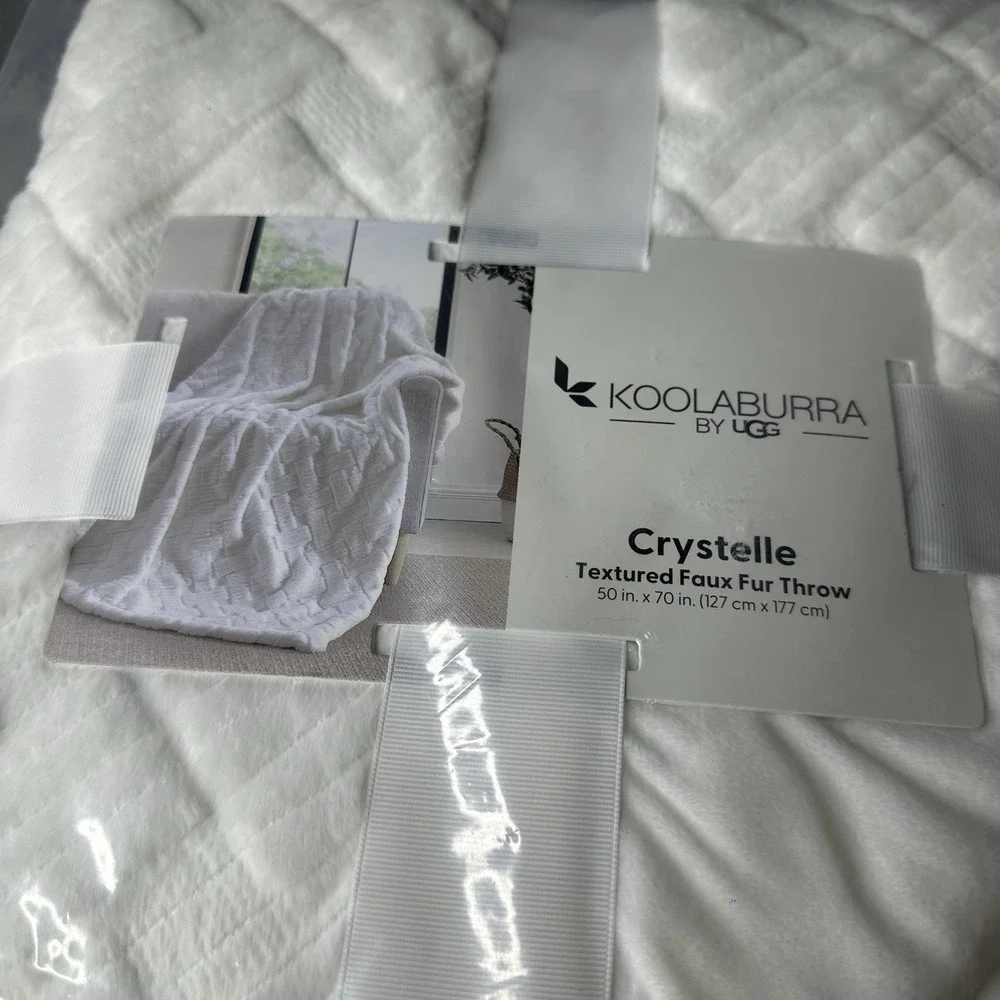 KOOLABURRA by UGG Chloe Textured Faux Fur Throw Blanket 50 x 70 White Soft
